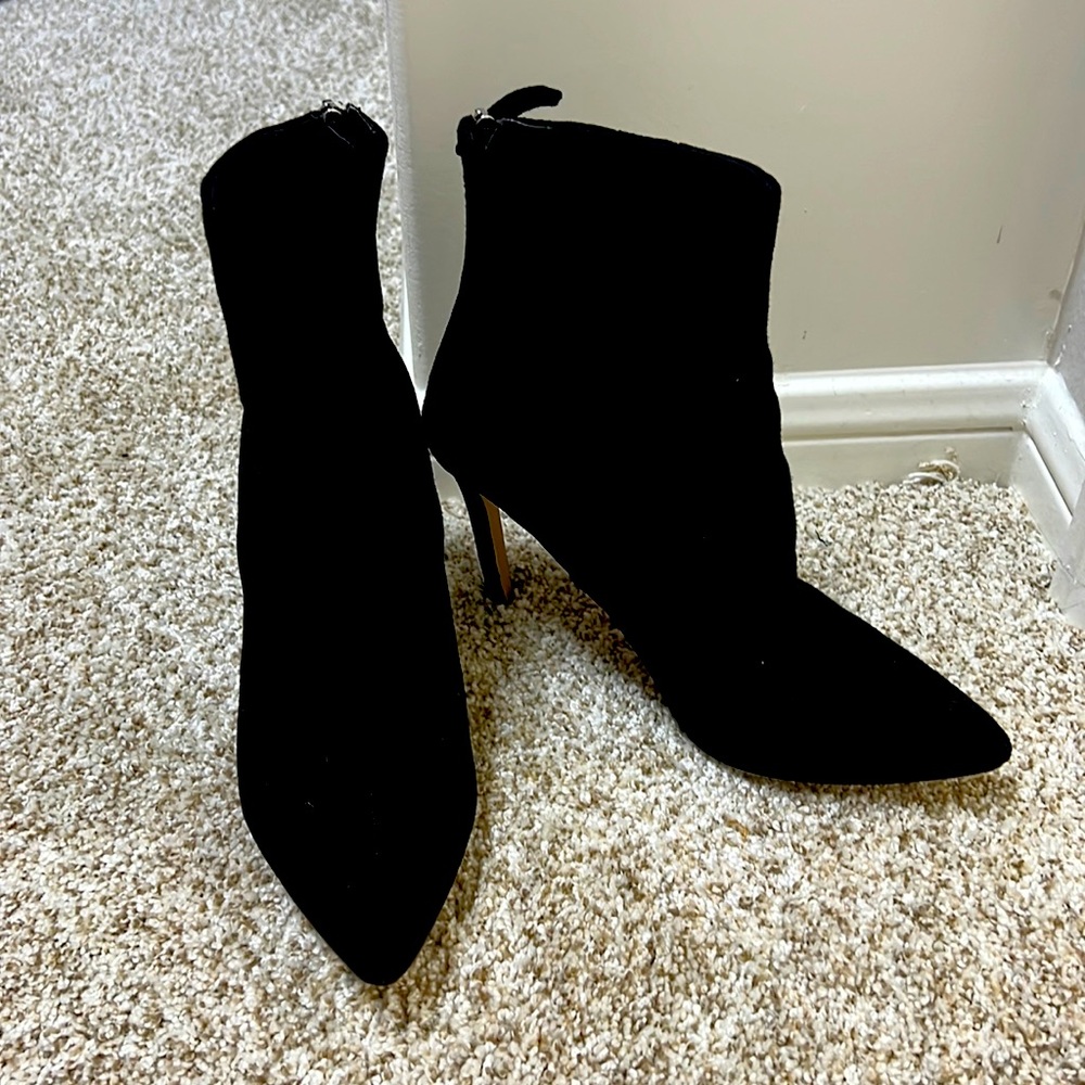 Steve Madden Black Suede booties